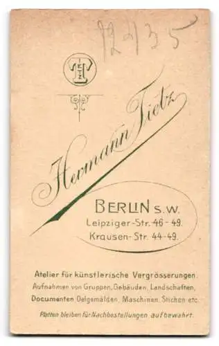 Fotografie Hermann Tietz, Berlin, Leipziger-Str. 46-49, Porträt einer jungen Frau