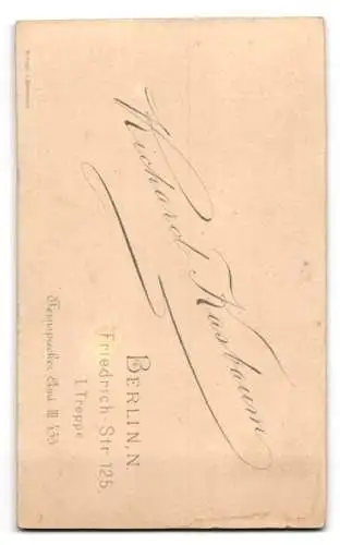 Fotografie Richard Kaesbaum, Berlin, Friedrich Str. 125, Porträt eines jungen Mannes