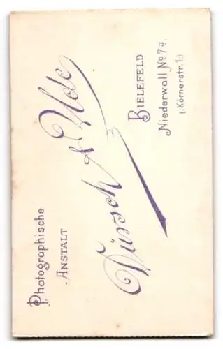 Fotografie Dürsch & Ade, Bielefeld, Niederwall 7a, Porträt eines Herren im Anzug