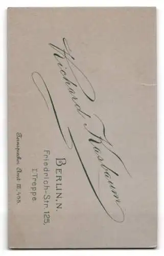 Fotografie Richard Kasbaum, Berlin, Friedrich-Str. 125, Porträt einer eleganten Dame