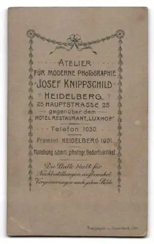 Fotografie Josef Knippschild, Heidelberg, Hauptstrasse 25, Soldat in Uniform nebst Schirmmütze und Handschuhen
