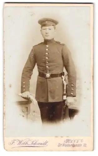 Fotografie F. W. Schmidt, Metz, St. Medardensstr. 10, Soldat in Uniform mit Bajonett & Portepee, Schulterstück Rgt. 174