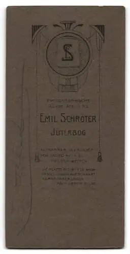 Fotografie Emil Schröter, Jüterbog, Portrait Soldat in Uniform mit Bajonett & Schlagband