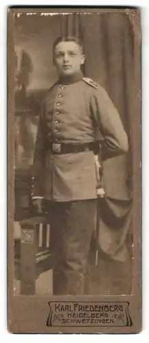 Fotografie Karl Friedenberg, Heidelberg, Hauptstrasse 42, Soldat in Uniform mit Bajonett & Portepee