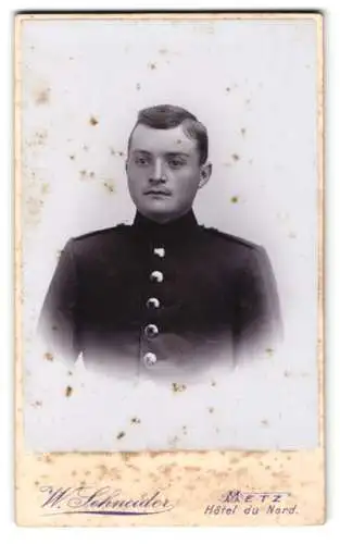 Fotografie W. Schneider, Metz, Hôtel du Nord, Porträt junger Soldat in Uniform