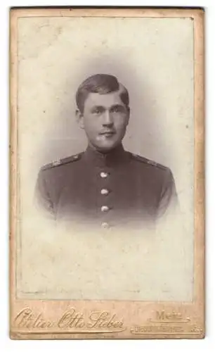 Fotografie Otto Sieber, Metz, Diedenhofenerstr. 105, Porträt eines Soldaten in Uniform mit Schulterstück Rgt. 174