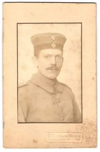 Fotografie G. Tillmann-Matter, Mannheim, Portrait Soldat in Uniform Feldgrau mit Krätzchen