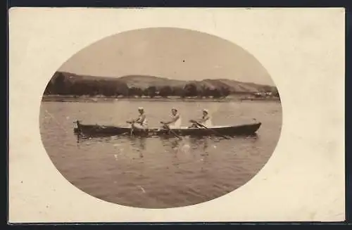 AK Küstenlandschaft mit Ruderboot