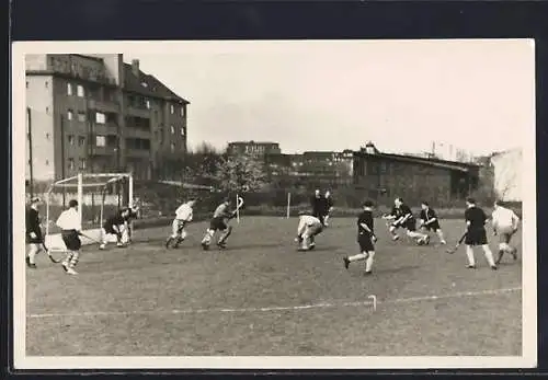 Foto-AK Hockeyspieler auf dem Sportplatz