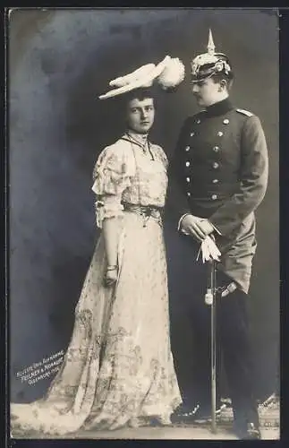 AK Prinz Eitel Friedrich von Preussen in Uniform neben seiner Gemahlin