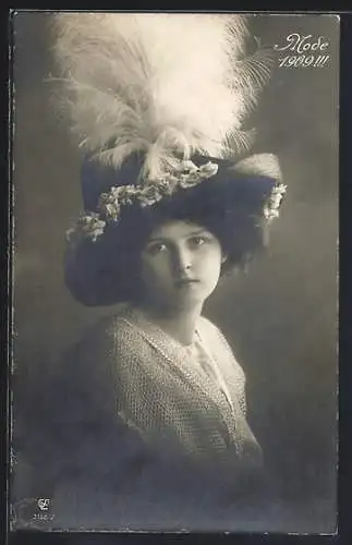 Foto-AK GL Co, Schöne junge Frau mit Hut aus dem Modejahr 1909 auf dem Kopf