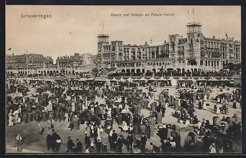 AK Scheveningen, Strand met Oranje- en Palace-Hotels