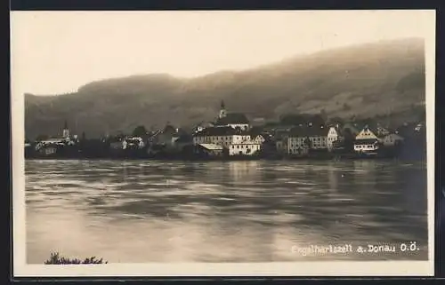 AK Engelhartszell a. Donau, Blick von der Donau auf den Ort