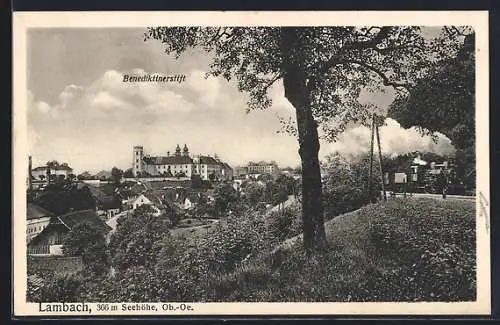 AK Lambach /O.-Oe., Eisenbahn am Ortsrand mit Blick zum Benediktinerstift