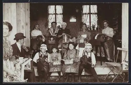 Foto-AK Hohenstein /Ernstthal, Erzgebirgisches Volksfest, Frauen beim Klöppeln