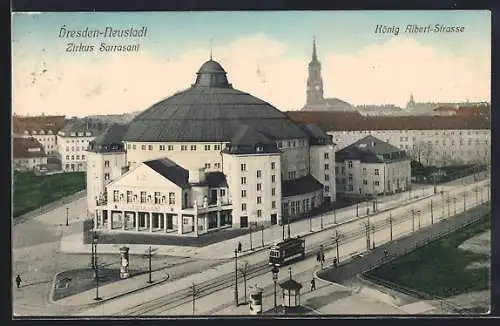 AK Dresden-Neustadt, Zirkus Sarrasani mit Blick über die König Albert-Strasse und Strassenbahn