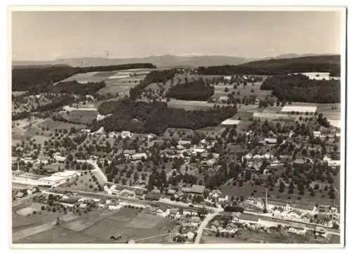 Fotografie unbekannter Fotograf, Ansicht Wauwil, Fliegeraufnahme mit bahnhof und Eisenbahnanlagen