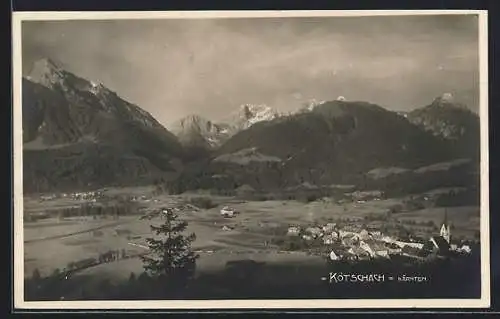 AK Kötschach /Kärnten, Gesamtansicht mit Umgebung u. Bergpanorama