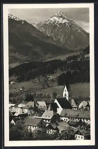 AK Kötschach im Gailtale, Ortsansicht gegen die Berge