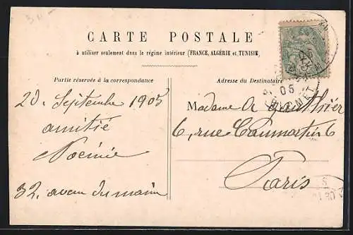 AK Baby sitzt auf dem Nachttopf und spielt danach darin