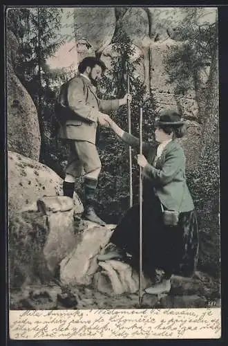 AK Bergsteigerpaar an einem Felsen