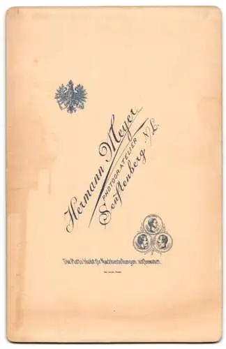 Fotografie Hermann Meyer, Senftenberg, Mutter und Tochter in eleganter Kleidung