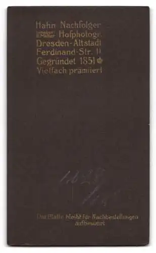 Fotografie Hahn Nachfolger, Dresden, Ferdinand-Str. 11, Porträt einer Frau in weisser Kleidung