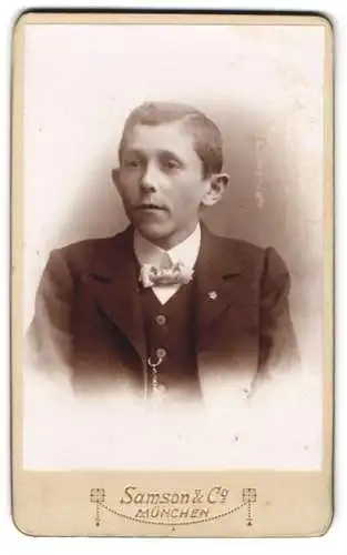 Fotografie Samson & Co, München, Neuhauserstr. 7, Portrait eines jungen Mannes