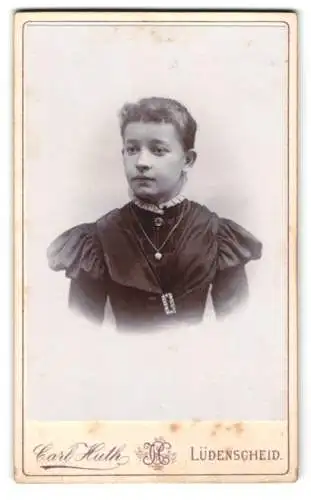 Fotografie Carl Huth, Lüdenscheid, Carls-Platz, Porträt einer jungen Frau