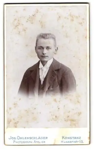 Fotografie Jos. Ohlenschläger, Konstanz, Hussenstr. 15, Porträt eines jungen Mannes