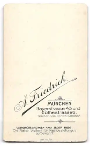 Fotografie A. Friedrich, München, Bayerstr. 43, Porträt eines jungen Mannes