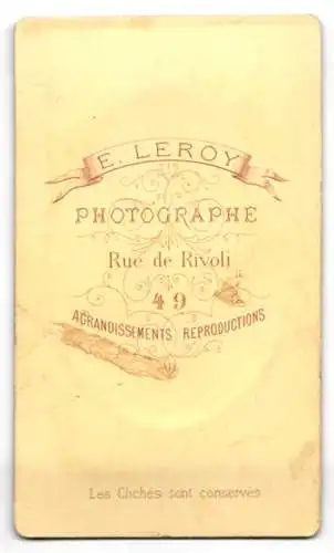 Fotografie E. Leroy, Paris, Rue de Rivoli 49, Porträt eines eleganten Herren mit Schnurrbart