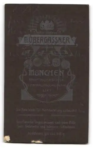 Fotografie M. Obergassner, München, Kaufingerstr. 14, Porträt eines jungen Mannes im Anzug