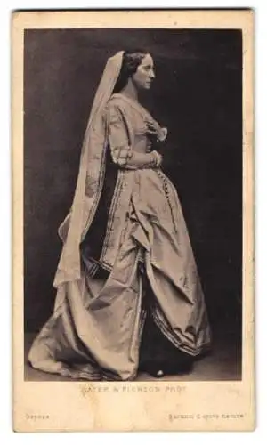 Fotografie Mayer & Pierson, Paris, Portrait Adelaide Ristori, italienische Schauspielerin im Seitenprofil