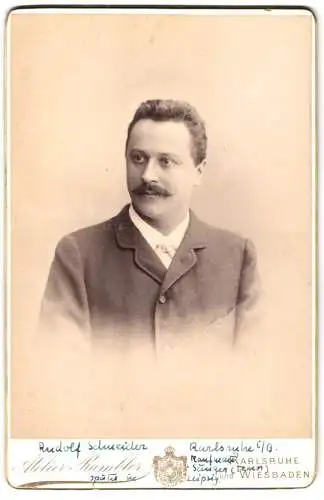 Fotografie Rumbler, Karlsruhe, Portrait Rudolf Schneider, Opernsänger (Tenor) und Kaufmann