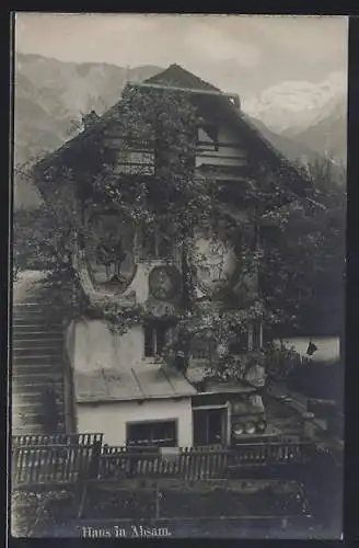 Foto-AK Absam, Haus mit beeindruckender Wandbemalung