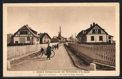 AK Mines Domaniales de Potasses d`Alsace, Maison ouvrieres, Au fond, la Mine Fernand, Pottasche Mine