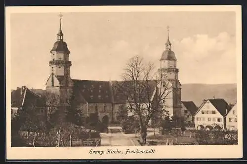 AK Freudenstadt, Ansicht der Stadtkirche mit Vorplatz