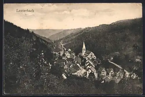 AK Lauterbach / Schwarzwald, Ortsansicht mit Strasse aus der Vogelschau