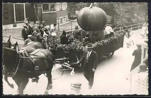 Foto-AK Weiler /Allgäu, Geschmückter Festwagen bei einem Umzug