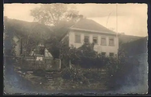 Foto-AK Köhler /Main, Wohnhaus mit Garten