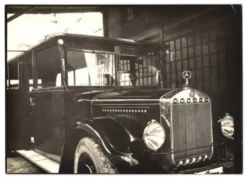 Fotografie Mercedesa Bus, Karosseriebau Firma Karl Weinberger München, Kühlergrill