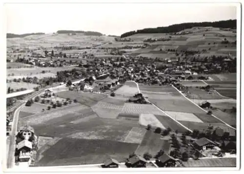 Fotografie Swissair Photo AG, Zürich, Ansicht Grosshöchstetten, Fliegeraufnahme mit Landschaftspanorama