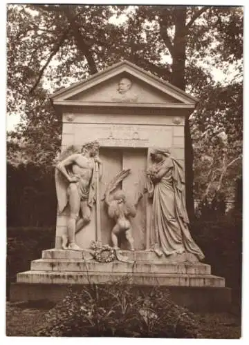 Fotografie unbekannter Fotograf, Ansicht Mainz, Friedhof, Grabstätte / Mausoleum der Familie Keil mit Statuen-Gruppe