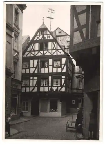 Fotografie Hans Armster, Mainz, Ansicht Bernkastel / Mosel, Fachwerkhaus im alten Winkel