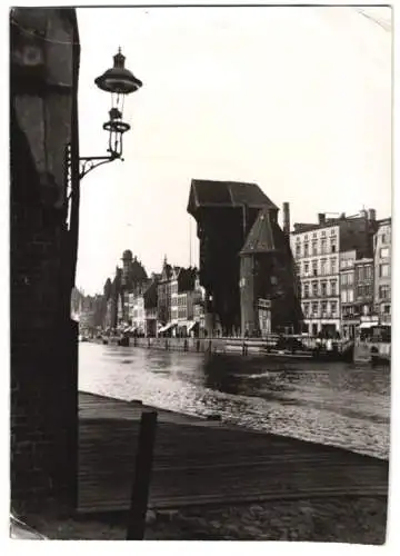 Fotografie Atlantic, Ansicht Danzig - Gdansk, Partie im Hafen mit Promenade und Krantor 1939