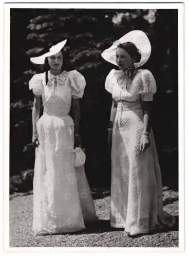 Fotografie Atelier Mangholz, St. Gallen, hübsche junge Frauen im weissen Sommerkleid