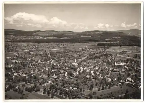 Fotografie unbekannter Fotograf, Ansicht Ottenbach, Fliegeraufnahme mit Landschaftspanorama