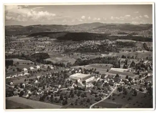 Fotografie unbekannter Fotograf, Ansicht Obfelden, Fliegeraufnahme mit Landschaftspanorama