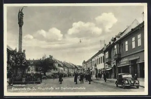 AK Eisenstadt, Hauptstrasse mit Dreifaltigkeitssäule, Geschäft von Ignaz König, Leute auf der Strasse